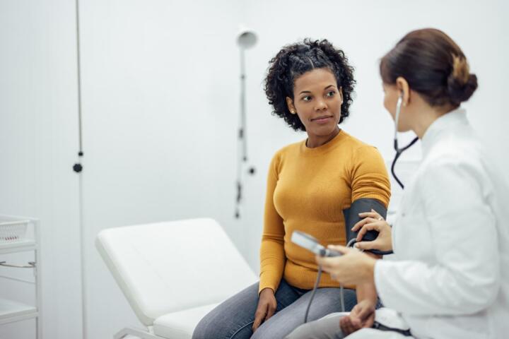 Healthcare Options for Nomads: Private Insurance vs Local Systems