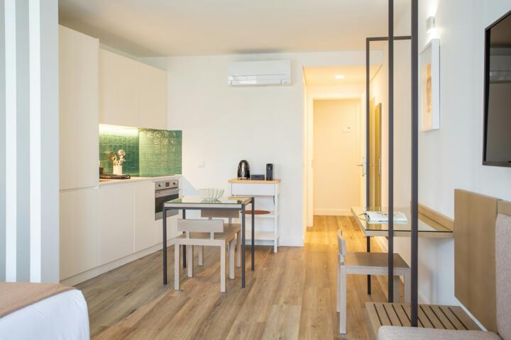 How to Hack Slow Travel: Monthly AirBnB Discounts and Local Leases